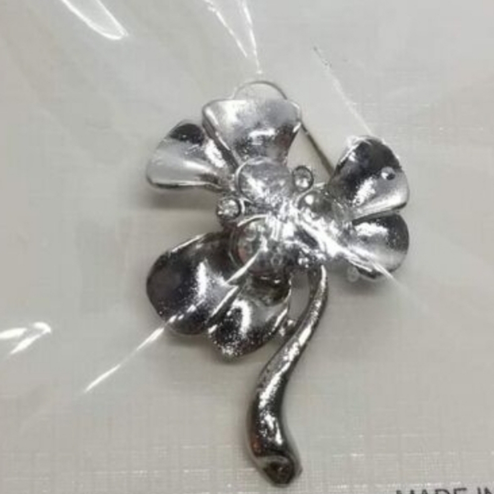 Bjoux 3 leaf clover silver brooch pin nwt good luck charm